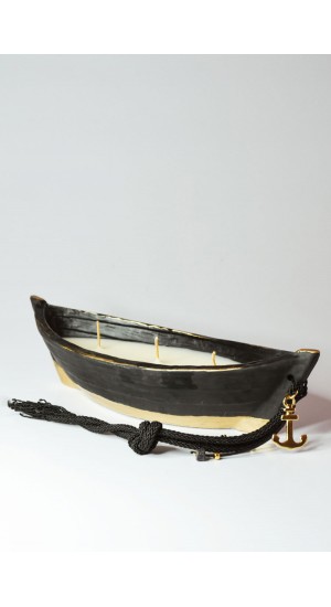 Ceramic boat with aromatic candle of total burning